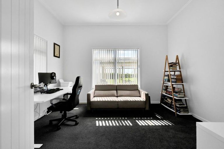 Photo of property in 2 Snell Road, Tikorangi, Waitara, 4383