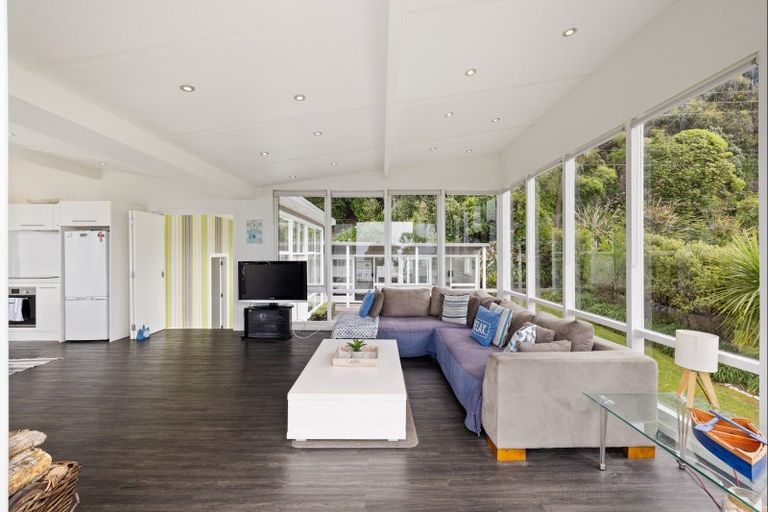 Photo of property in 16 Cathedral Road, Gore Bay, Cheviot, 7383