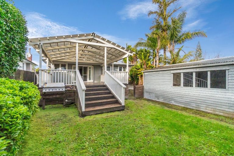 Photo of property in 13 Amberley Avenue, Te Atatu South, Auckland, 0610
