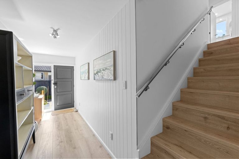 Photo of property in 21 Woodstock Place, Russley, Christchurch, 8042