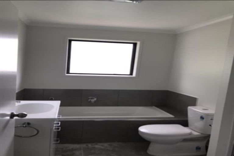 Photo of property in 129 Tidal Road, Mangere, Auckland, 2022