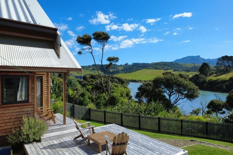 Photo of property in 10 Pekapeka Street, Raglan, 3225