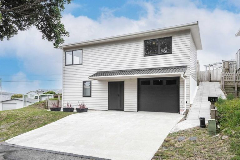 Photo of property in 106b Glanmire Road, Newlands, Wellington, 6037