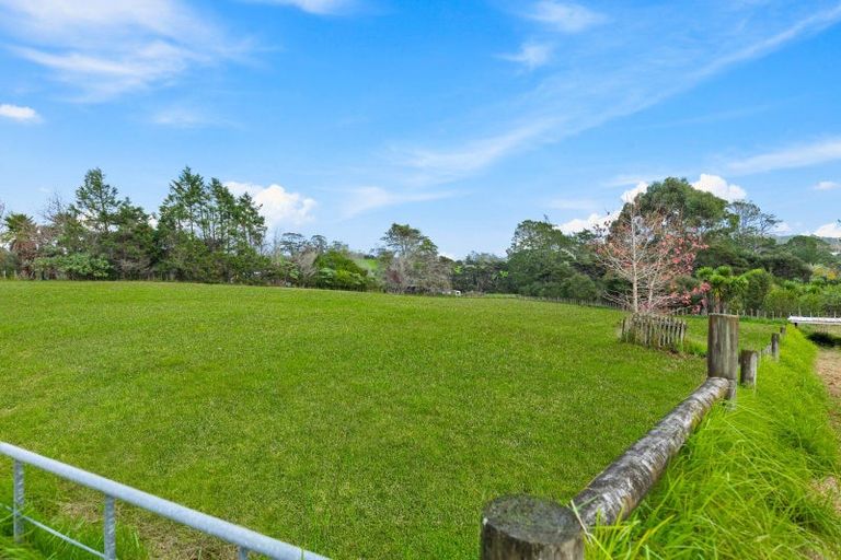 Photo of property in 112 Sanders Road, Paremoremo, Auckland, 0793