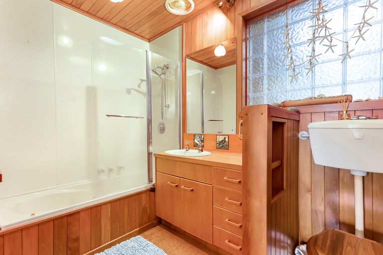 Photo of property in 50 Park Road, Titirangi, Auckland, 0604