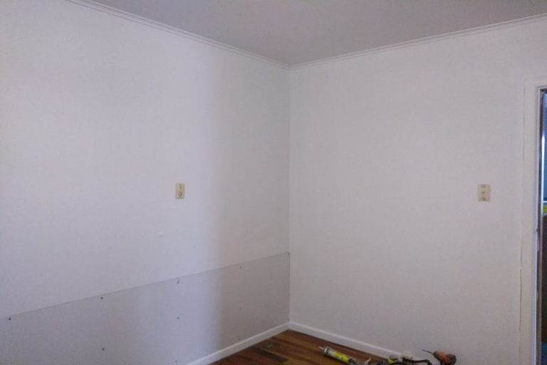 Photo of property in 15 Spenmoor Street, Newlands, Wellington, 6037