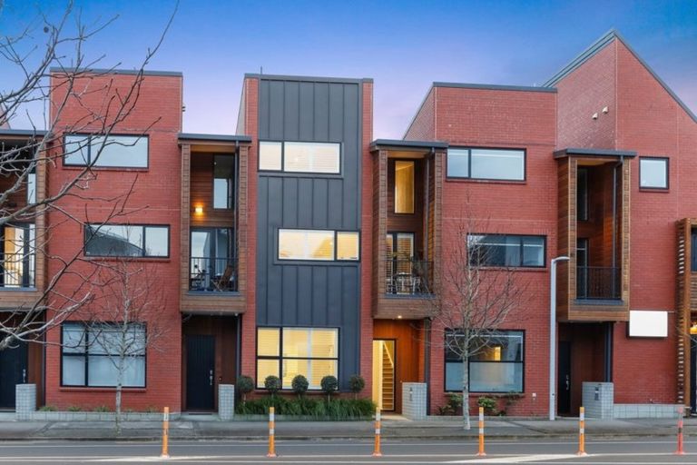 Photo of property in 84 Hobsonville Point Road, Hobsonville, Auckland, 0616