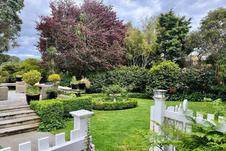 Photo of property in 11 Pendarves Street, New Plymouth, 4310