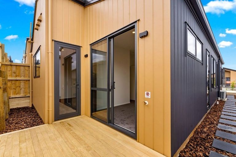 Photo of property in 16 Taukahiwi Road, Pukekohe, 2120