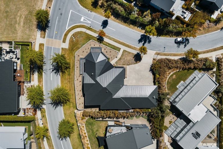 Photo of property in 2 Island View Place, Wanaka, 9305