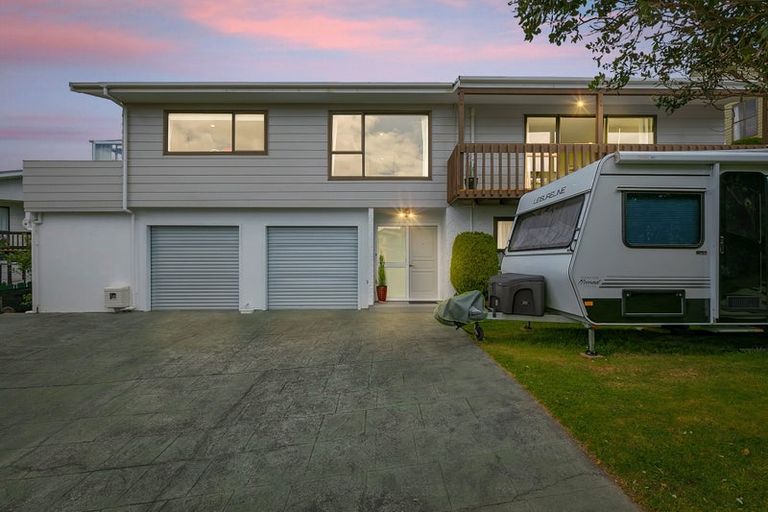 Photo of property in 4 Latitude Close, Whitby, Porirua, 5024