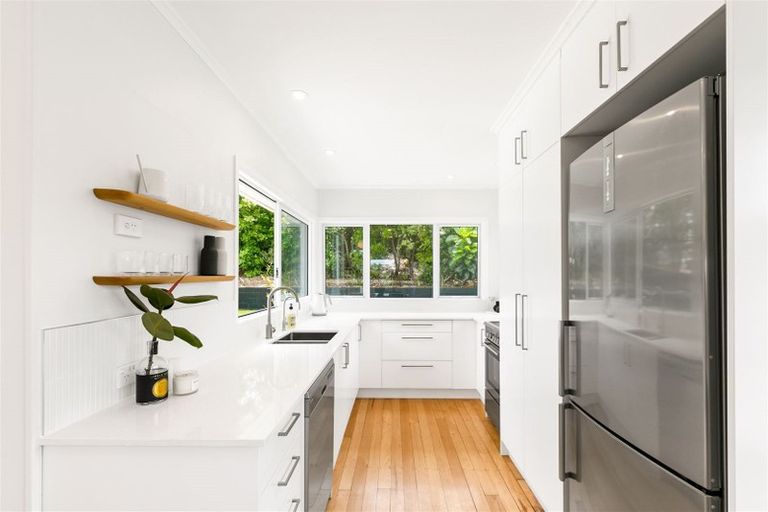 Photo of property in 4 Kororo Street, Northcote, Auckland, 0627