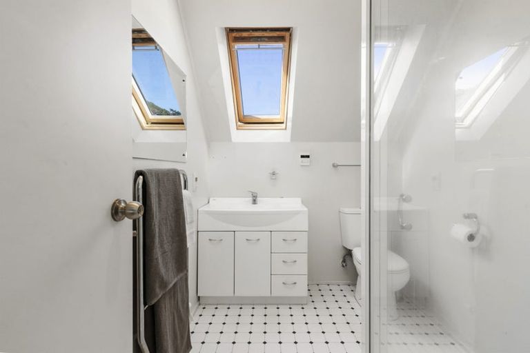 Photo of property in 7 Pinnacle Street, Seatoun, Wellington, 6022