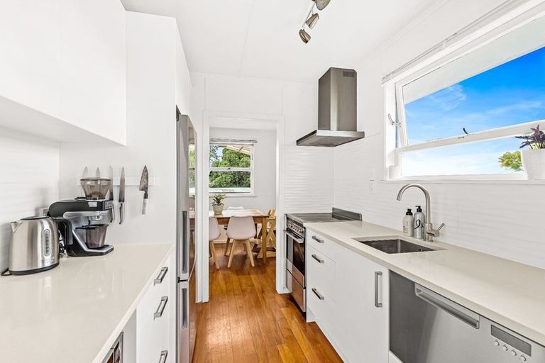 Photo of property in 33 Meilland Place, Glen Eden, Auckland, 0602