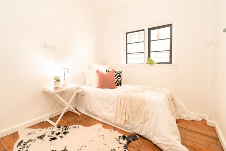 Photo of property in Westhaven Apartments, 2/127 Molesworth Street, Thorndon, Wellington, 6011
