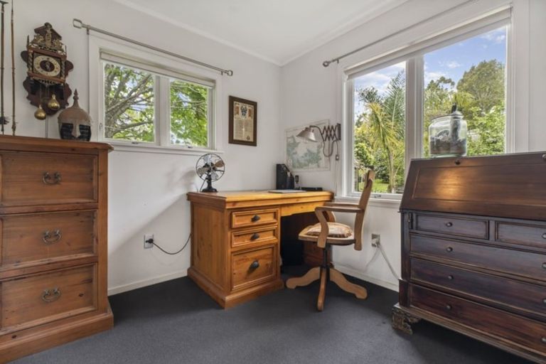 Photo of property in 18 Rimutaka Place, Titirangi, Auckland, 0604