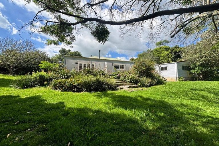 Photo of property in 37 Smalley Road, Glenbrook, Waiuku, 2681