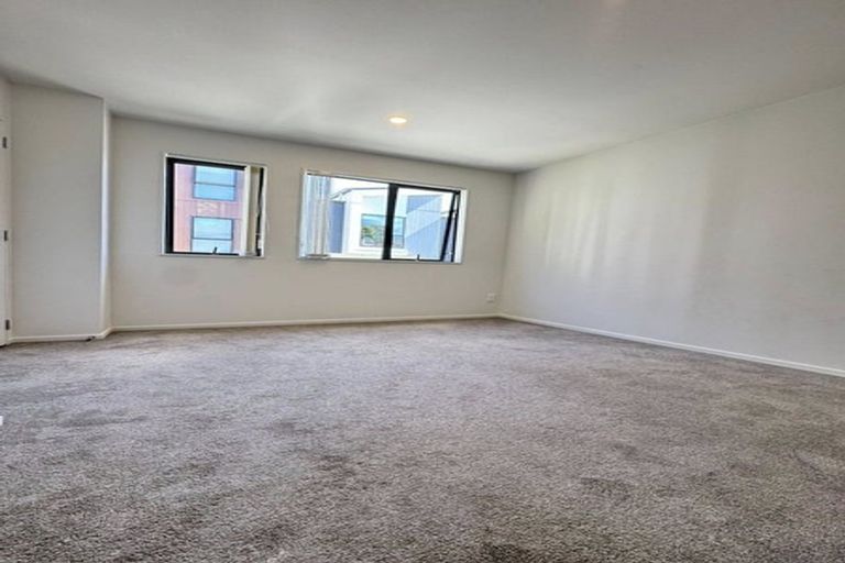 Photo of property in 83 Morihana Close, Glen Eden, 0602