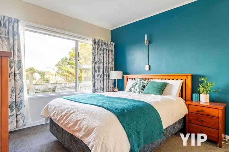 Photo of property in 24u1 Horokiwi Road West, Newlands, Wellington, 6037