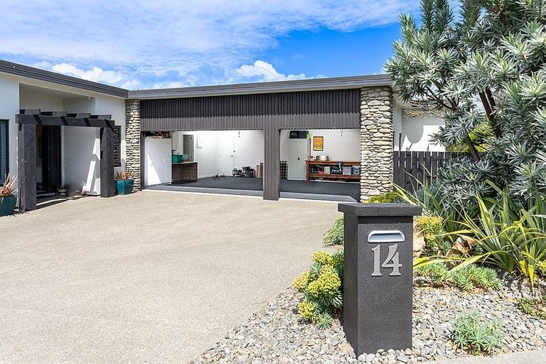 Photo of property in 14 Takahe Drive, Paraparaumu Beach, Paraparaumu, 5032