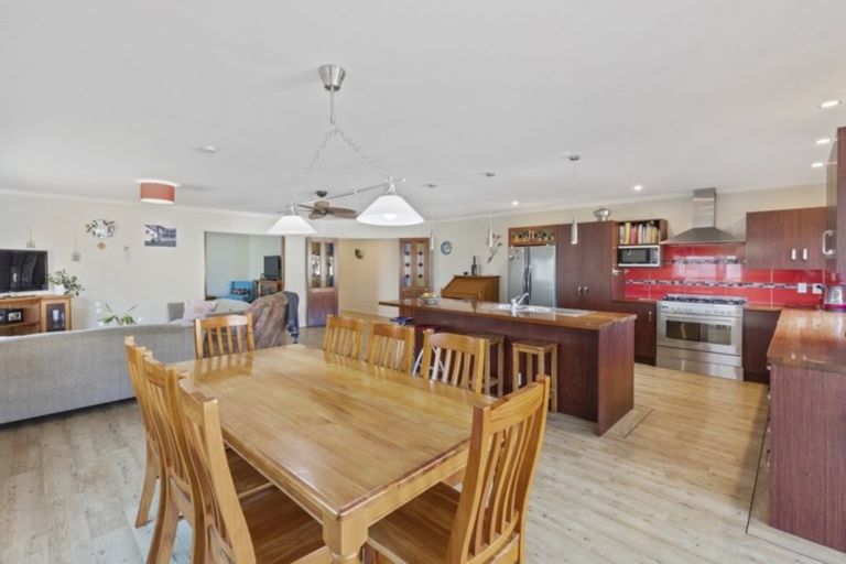 Photo of property in 104 Kowhai Street, Naenae, Lower Hutt, 5011