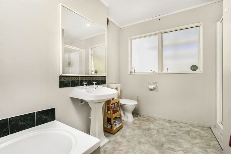 Photo of property in 51 Great South Road, Papakura, 2110