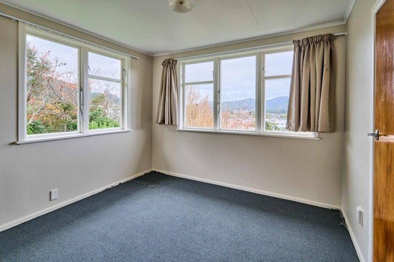 Photo of property in 27 Pencarrow Crescent, Wainuiomata, Lower Hutt, 5014
