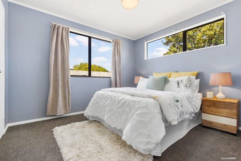 Photo of property in 3/27 Karepo Crescent, Ranui, Auckland, 0612