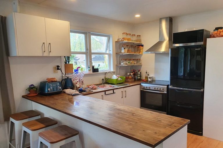 Photo of property in 32 Cutler Street, New Lynn, Auckland, 0600