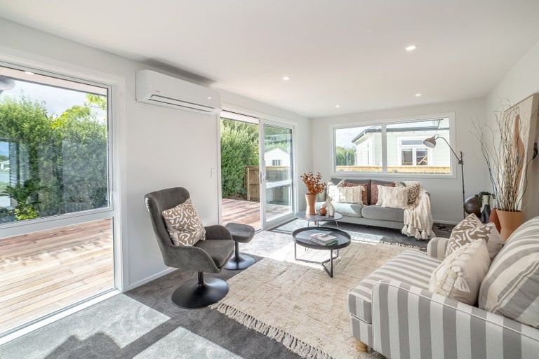 Photo of property in 9 Macrocarpa Lane, Carterton, 5713