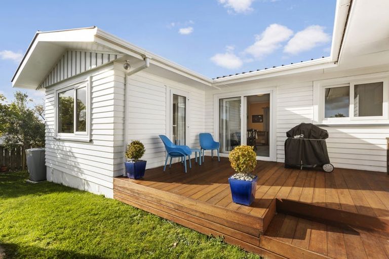 Photo of property in 11 Diane Grove, Paparangi, Wellington, 6037