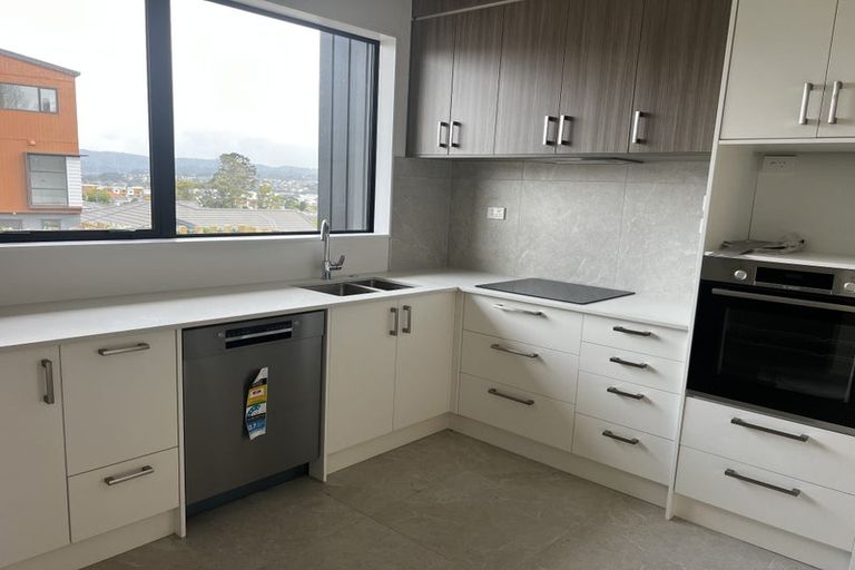 Photo of property in 7/233 Great North Road, Henderson, Auckland, 0612