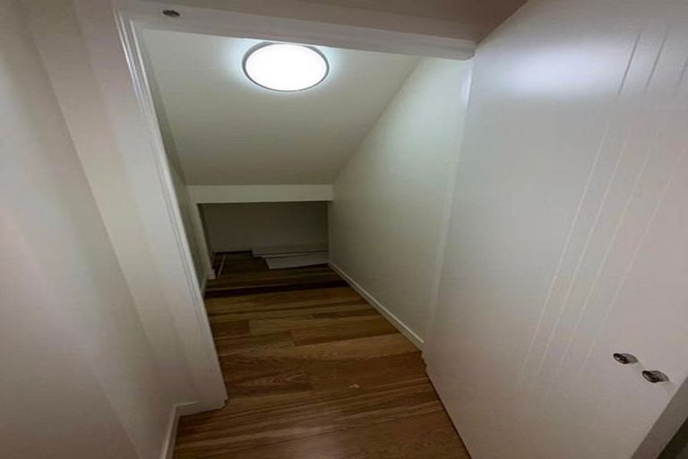Photo of property in 16 Para Close, Fairview Heights, Auckland, 0632