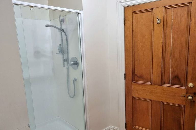 Photo of property in Endeavour Apartments, 10/125u Thorndon Quay, Pipitea, Wellington, 6011