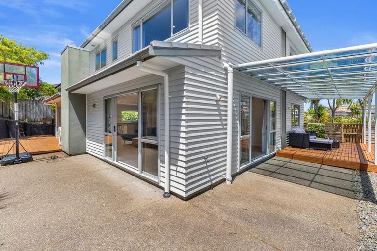Photo of property in 31 Harrowglen Drive, Northcross, Auckland, 0632