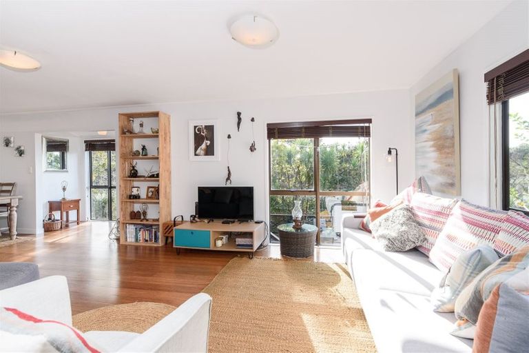 Photo of property in 8 Trelawny Place, Hillcrest, Auckland, 0627