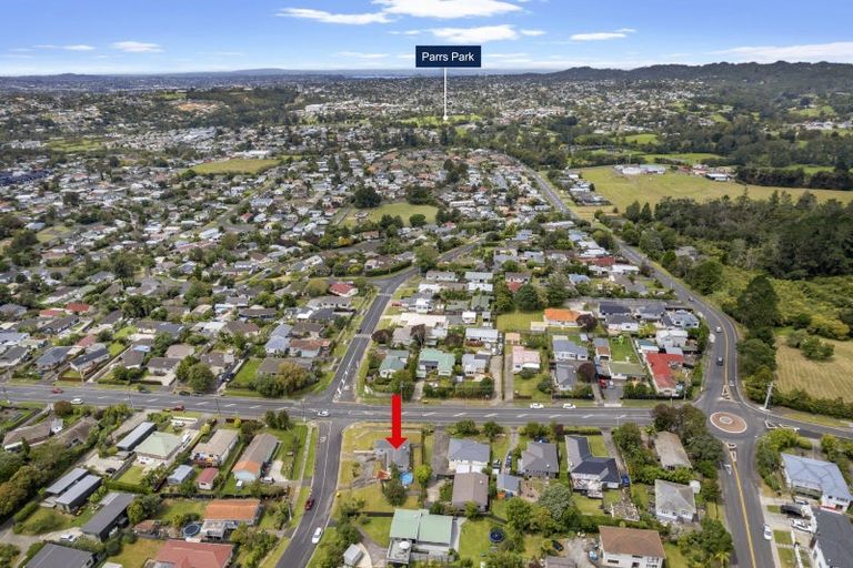 Photo of property in 21 Parrs Cross Road, Henderson, Auckland, 0612