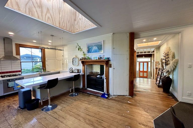 Photo of property in 35 Shakespeare Road, Bluff Hill, Napier, 4110