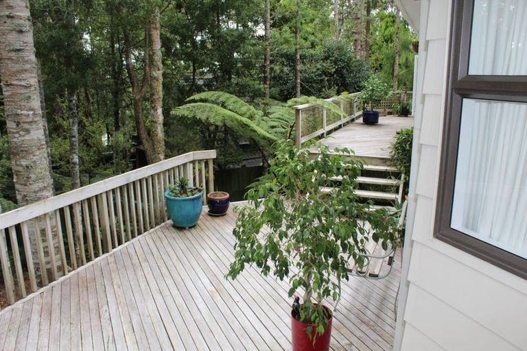 Photo of property in 5 Kaurimu Rise, Titirangi, Auckland, 0604