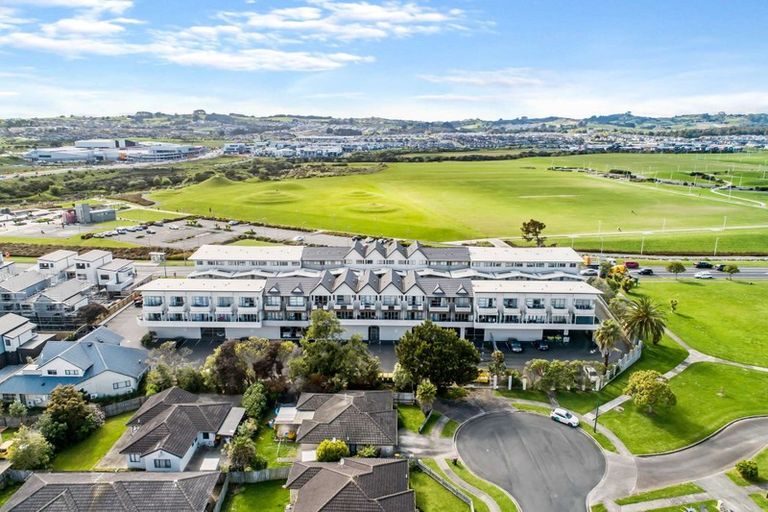 Photo of property in 2/150 Chapel Road, Flat Bush, Auckland, 2019