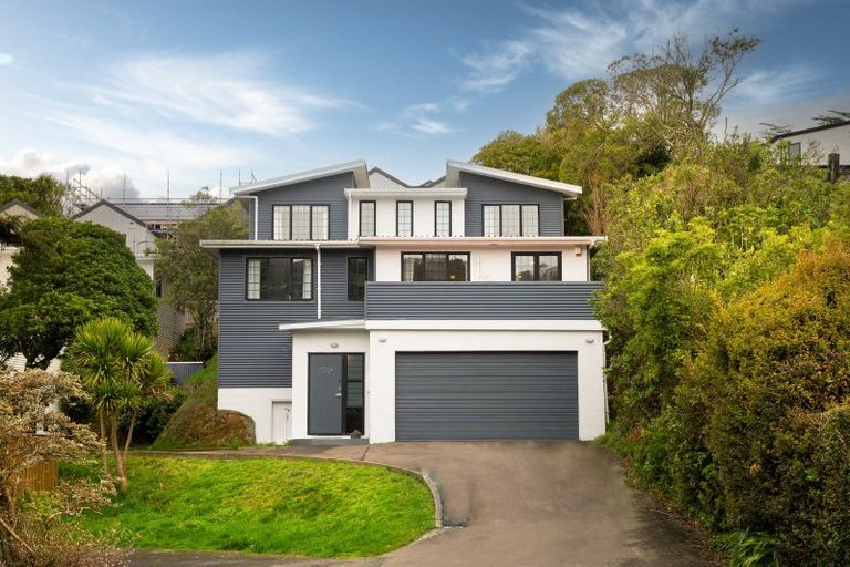 Photo of property in 154a Newlands Road, Newlands, Wellington, 6037
