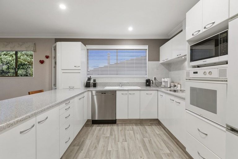 Photo of property in 13 Hinewa Road, Otumoetai, Tauranga, 3110