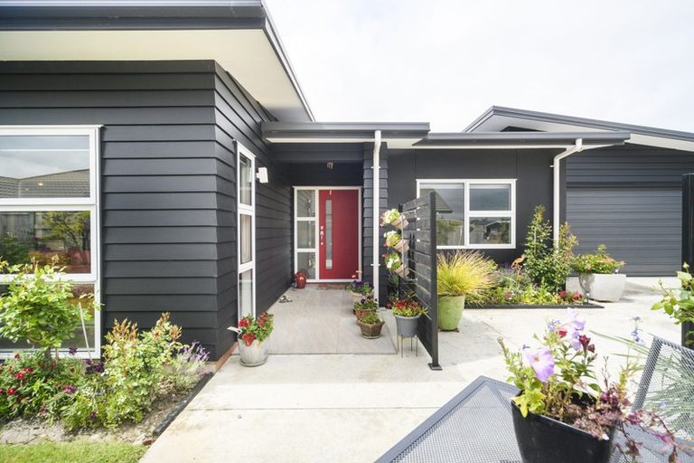 Photo of property in 20 Lorenzo Place, Kelvin Grove, Palmerston North, 4414