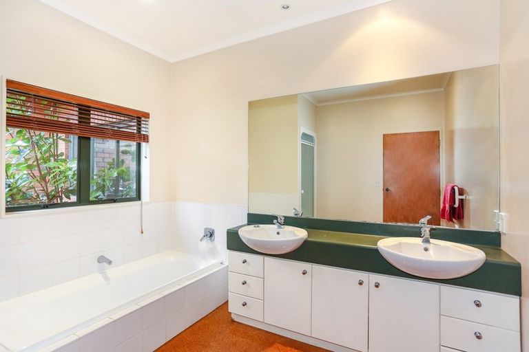 Photo of property in 24 Derbyshire Lane, Karaka, Papakura, 2580