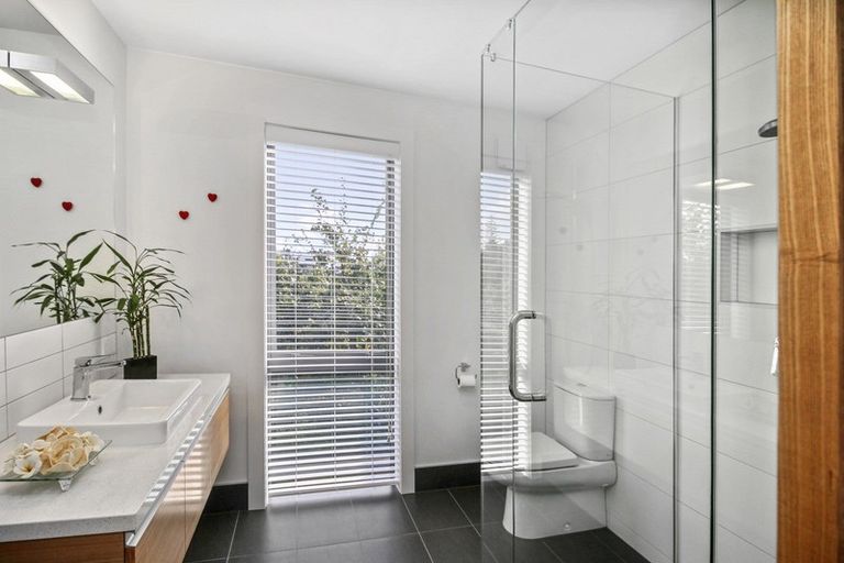 Photo of property in 10 Convent Road, Bluff Hill, Napier, 4110