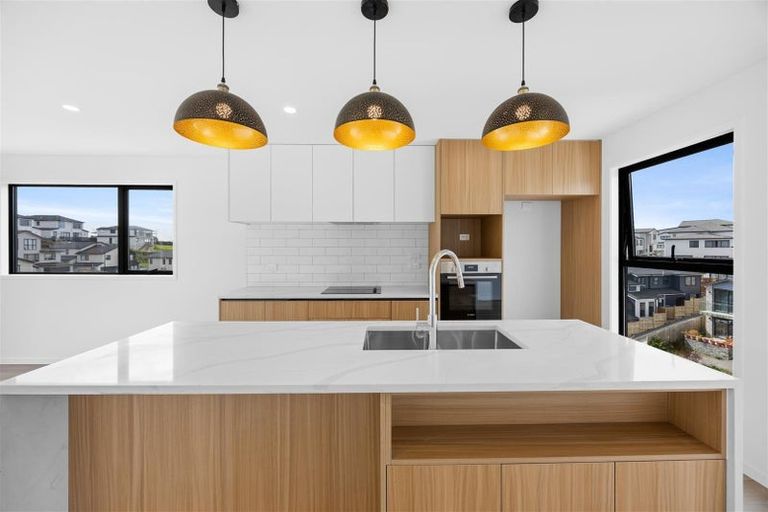 Photo of property in 37 Paina Crescent, Massey, Auckland, 0614