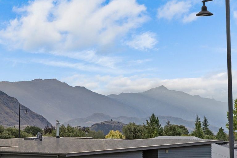 Photo of property in 1 Kirimoko Crescent, Wanaka, 9305