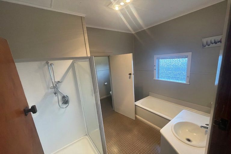 Photo of property in 40 Waiwaka Terrace, Strandon, New Plymouth, 4312