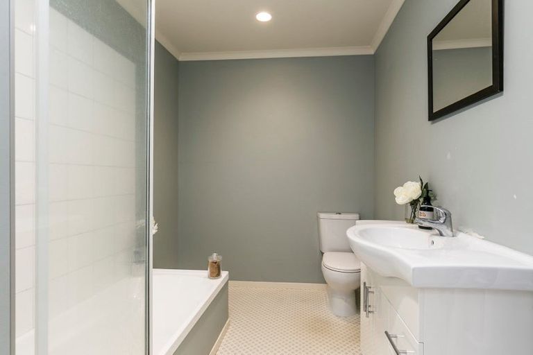 Photo of property in 2/57 Simla Crescent, Khandallah, Wellington, 6035