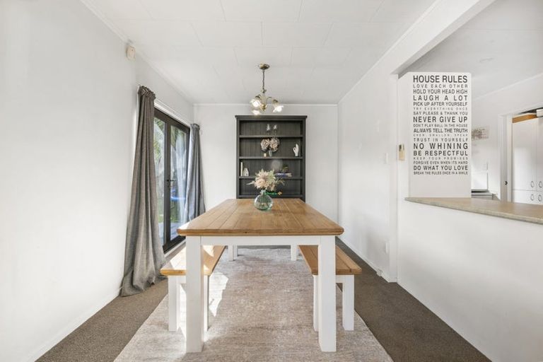 Photo of property in 81 Santiago Crescent, Unsworth Heights, Auckland, 0632